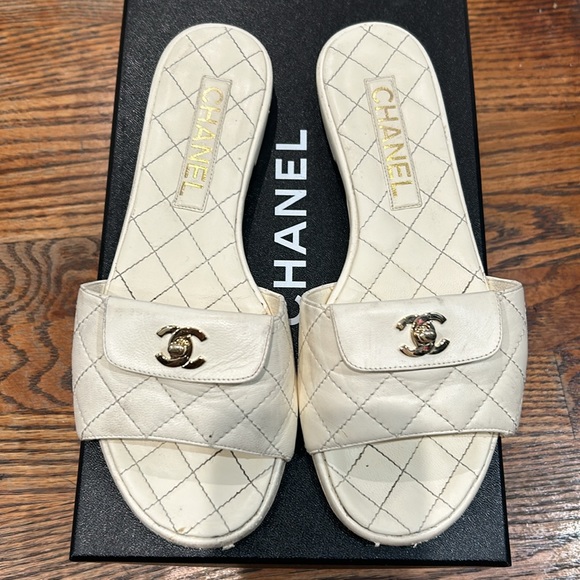 🤍Chanel turnlock sandal. size 7. - Picture 2 of 8